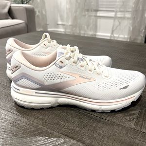 NWT - Brooks Ghost 15